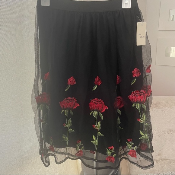 Over Kleshas Beautiful Floral Tulle Overlay Skirt - Picture 4 of 15